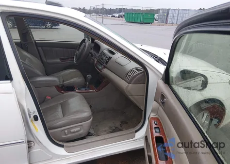 2005 Toyota Camry Xle V6 z USA, uszkodzony, nr VIN 4T1BF30KX5U085581